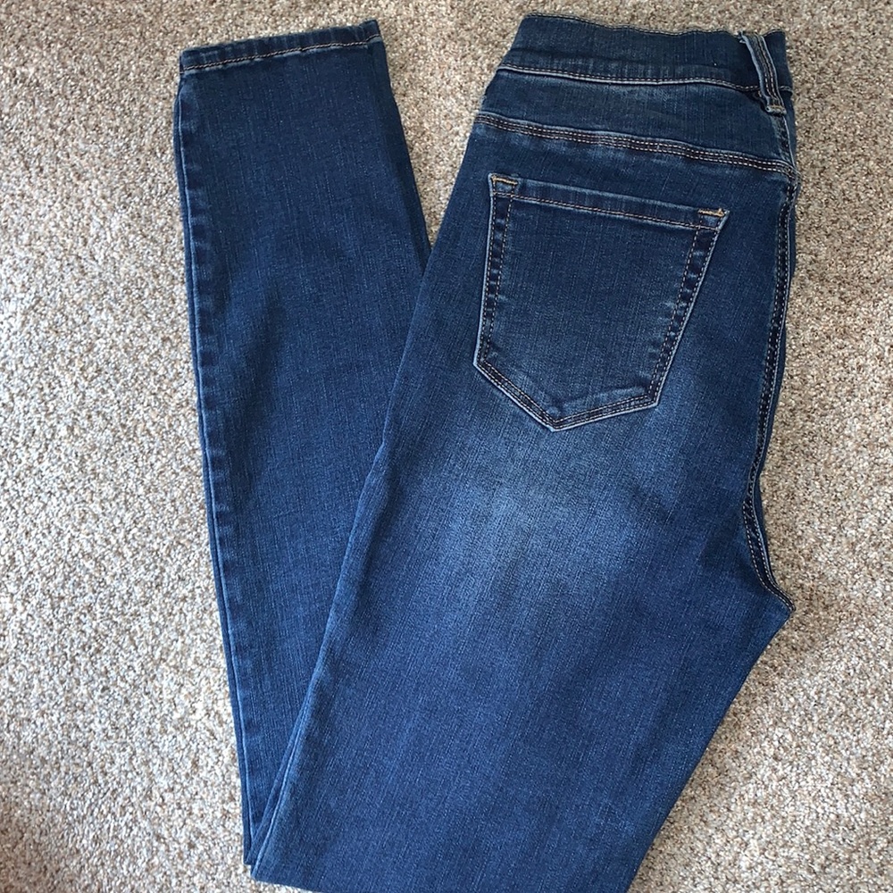Super High Rise Jegging. In great condition, no rips or tears.